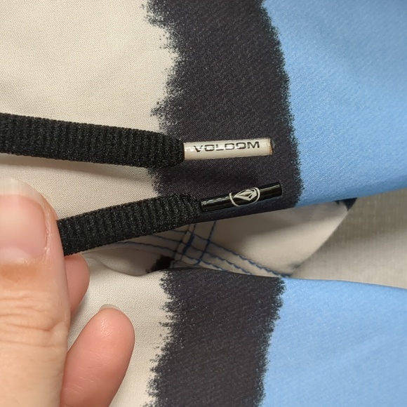 Volcom Men's Long 4 Way Stretch Board Shorts Size 36 Like New - Picture 2 of 8